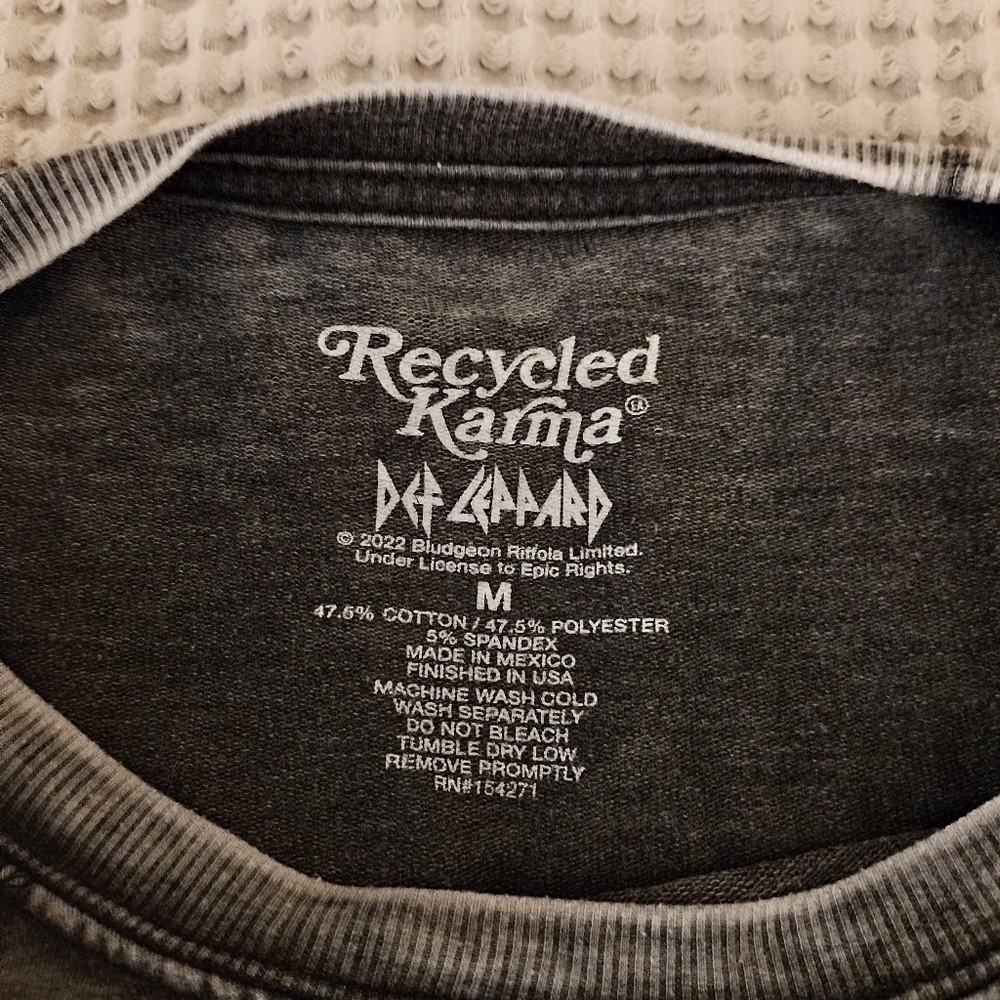 Recycled Karma Gray Def Leppard Leopard Graphic Sweatshirt - Picture 3 of 4